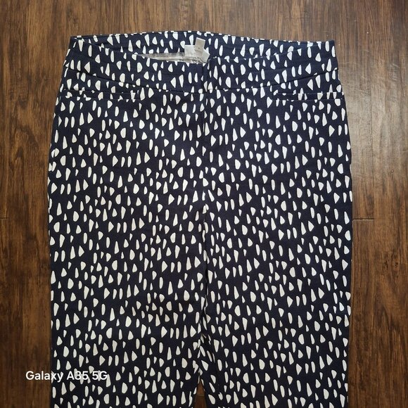NWOT Chico Women's Stretchy Cropped Navy & White Printed Pants Size 12 By Loft - Picture 3 of 10